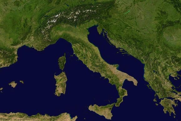 1024px-Italy_12.68449E_42.33265N 1024px-Italy_12.68449E_42.33265N