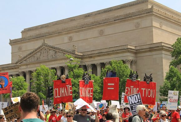 1200px-People's_Climate_March_2017_in_Washington_DC_26_-_Marchers_pass_the_US_National_Archives_with_signs,_Climate_Change_Equals_Extinction