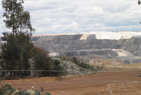 1920px-Collie_coal_mining,_October_2010