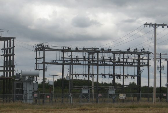 1920px-Electric_transformer_grid