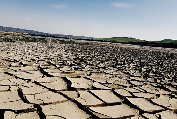 2560px-Drought_land_dry_mud_BOUHANIFIA_Algeria_01