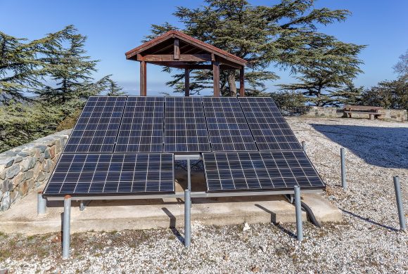 2560px-Solar_panels_and_a_tourist_shelter_on_the_top_of_Mt_Tripylos,_Troodos_Mountains,_Cyprus