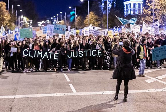640px-Climate_emergency_-_Climate_march_in_Madrid_(49186753092)