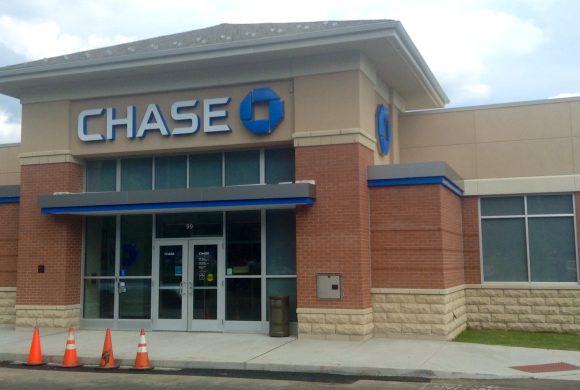 Chase_Bank,_Danbury,_CT_(14823159817)