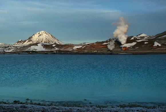 Geothermal_power_plant_at_Jarðbaðshólar