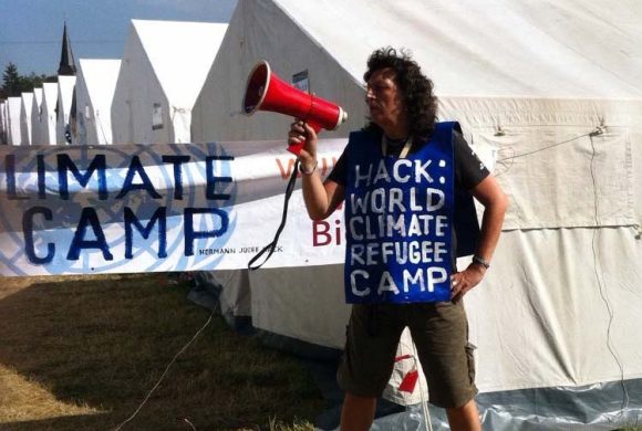 Hermann_Josef_Hack,_Aktion_Climate_Refugee_Camp_Xanten,_2012