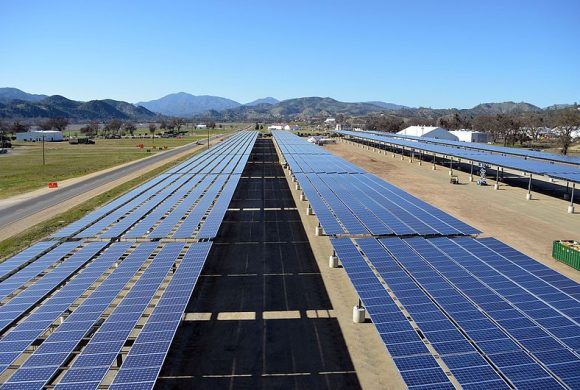 Solar_project_at_Fort_Hunter_Liggett_130312-A-AN535-022